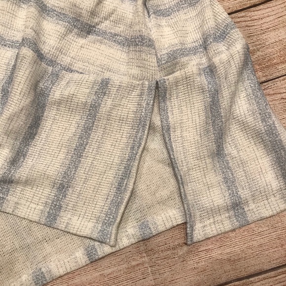 🎉Host Pick🎉 NWT Motherhood Maternity Top Size L - Picture 4 of 8